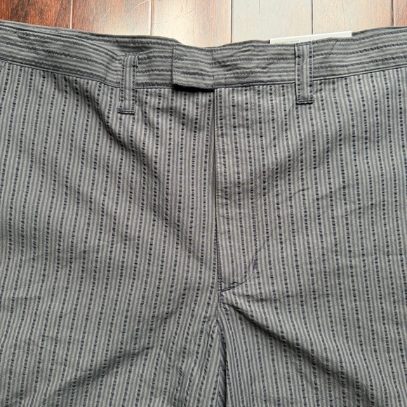 Patagonia Men's Thrift Shorts NWT Size 40 Gray Striped Flat Front - Picture 2 of 9